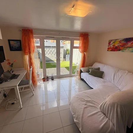 Modern And Quiet 2bed House By Fabaccommodation Apartment