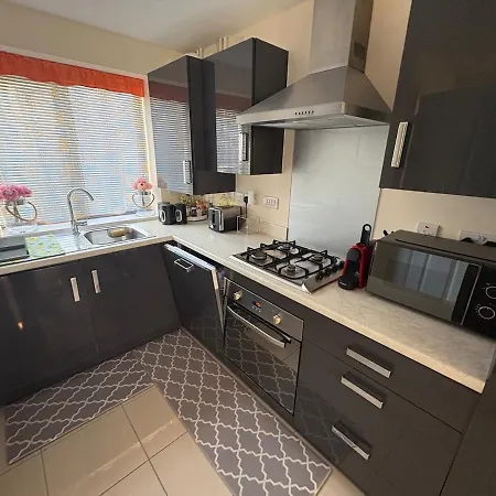 Modern And Quiet 2bed House By Fabaccommodation Bristol