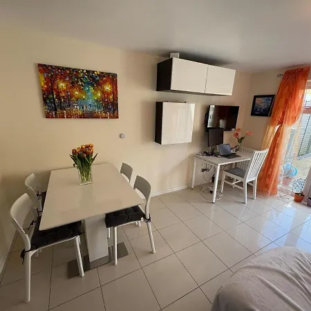 Apartment Modern And Quiet 2bed House By Fabaccommodation *