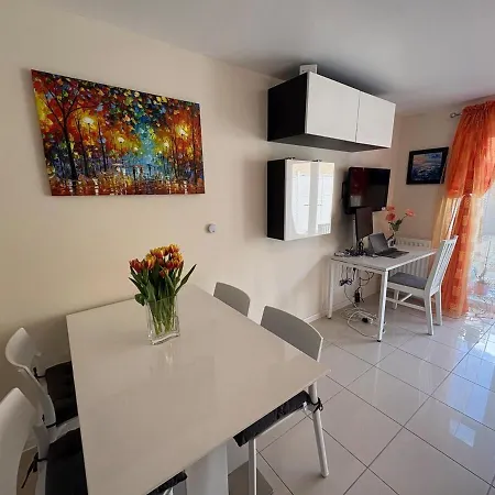 Modern And Quiet 2bed House By Fabaccommodation Apartment *