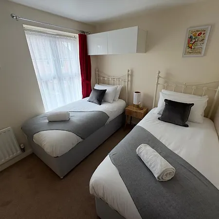 Modern And Quiet 2bed House By Fabaccommodation