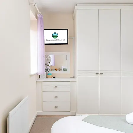 Modern And Quiet 2bed House By Fabaccommodation Bristol