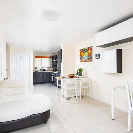 Modern And Quiet 2bed House By Fabaccommodation Apartment