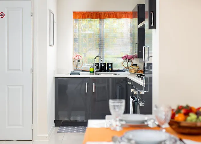 Modern And Quiet 2bed House By Fabaccommodation *