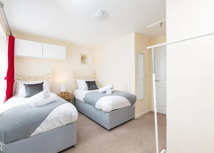 Modern And Quiet 2bed House By Fabaccommodation