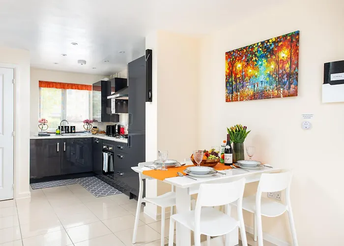 Modern And Quiet 2bed House By Fabaccommodation *