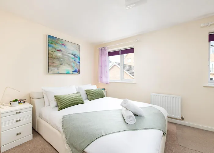 New Modern And Quiet 2bed House By Fabaccommodation