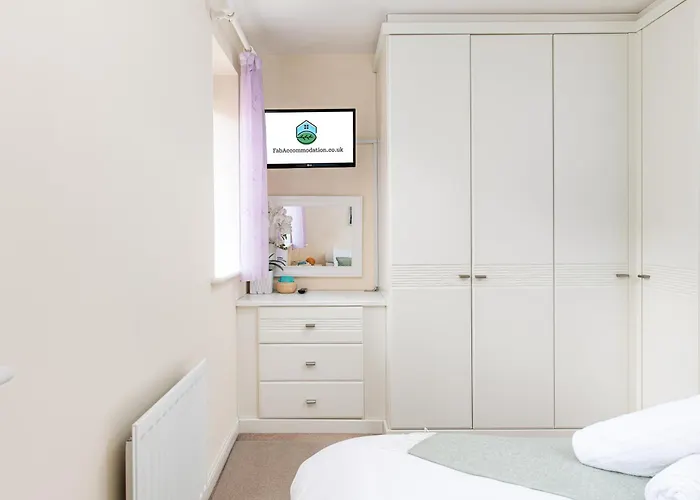 New Modern And Quiet 2bed House By Fabaccommodation Bristol