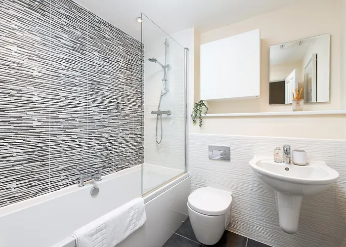 New Modern And Quiet 2bed House By Fabaccommodation Bristol