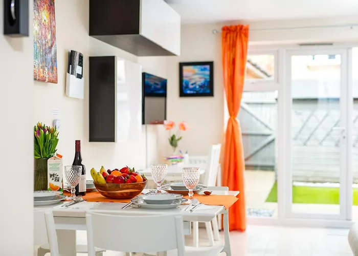 New Modern And Quiet 2bed House By Fabaccommodation Apartmán *